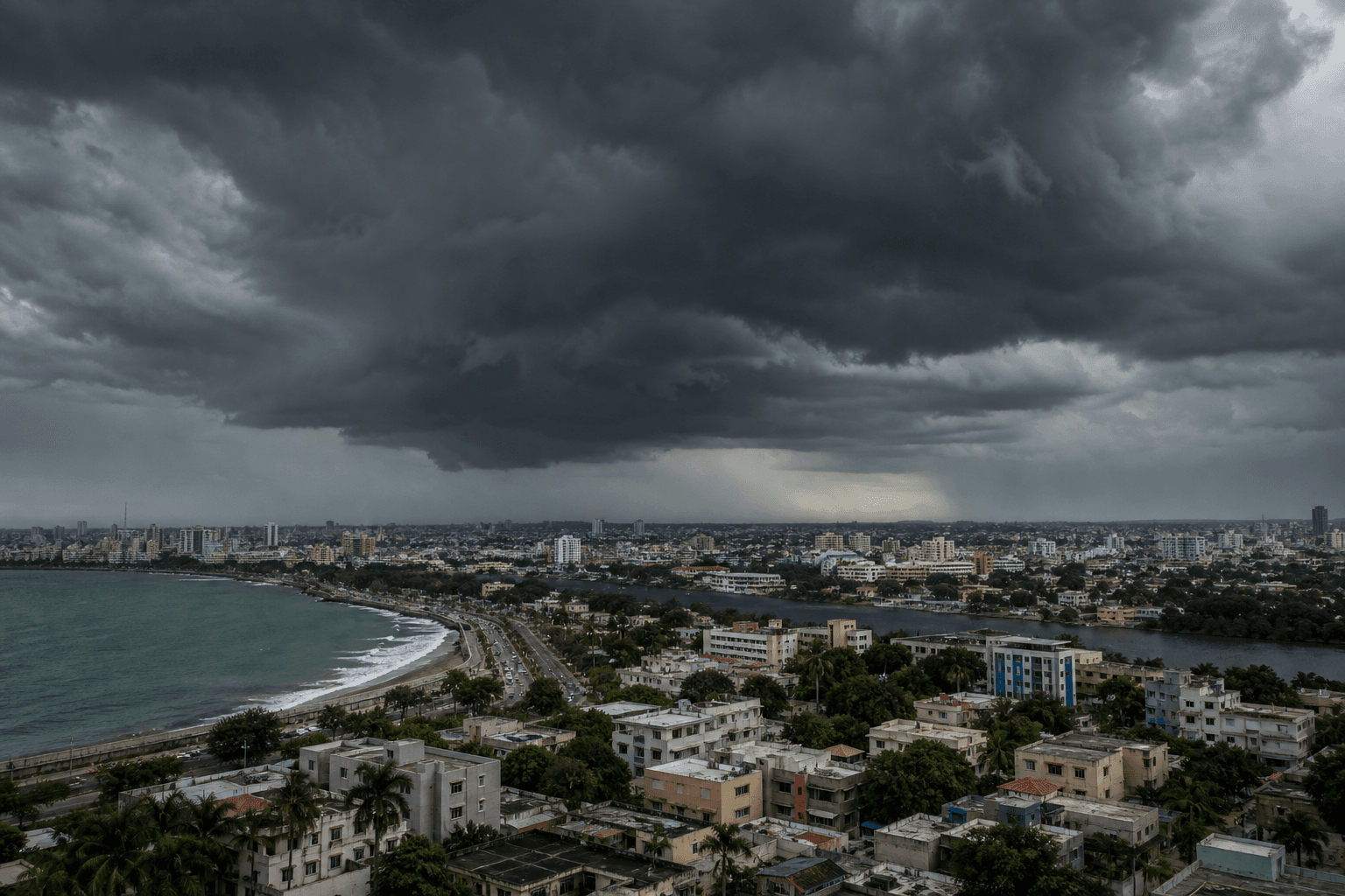 Cielo cubierto de nubes negras sobre el Gran Santo Domingo durante la temporada ciclónica
